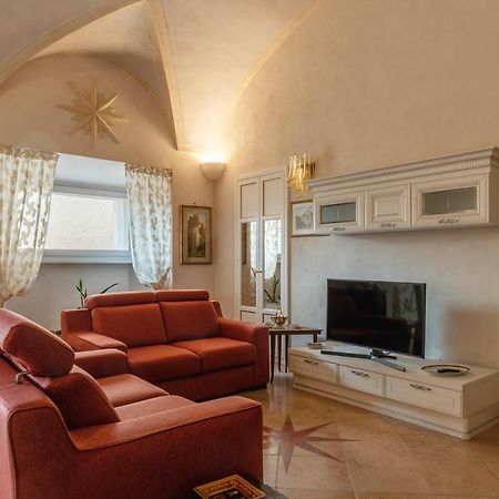 Palazzo Altieri Elegant Apartment Рим Екстериор снимка