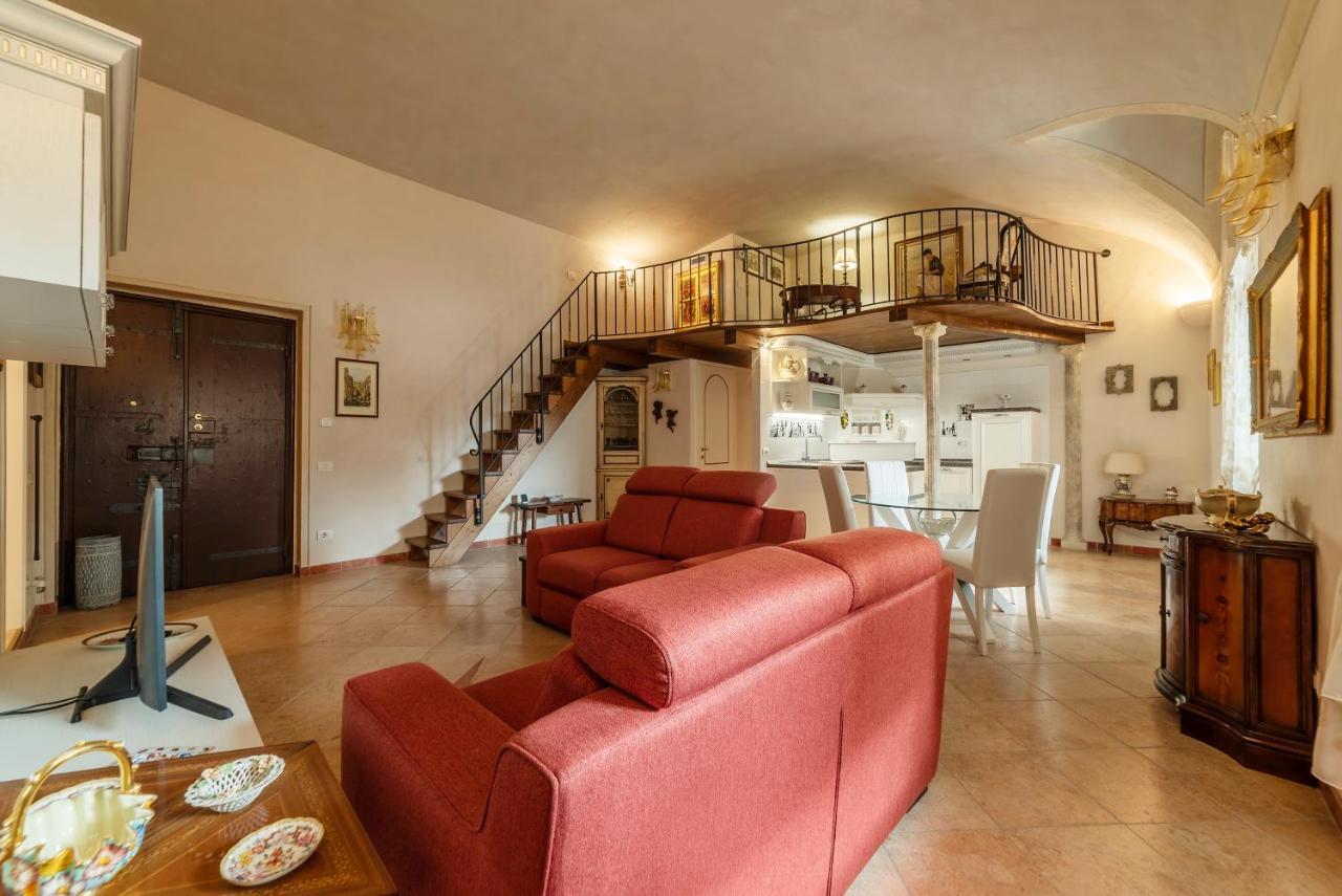 Palazzo Altieri Elegant Apartment Рим Екстериор снимка